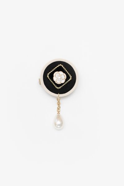 Antler Br25 013 Rosette Shield Brooch 1024px